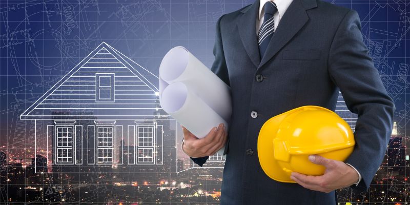 戴頭盔在建筑工地工作的男性測(cè)量工程師