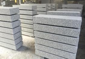 深圳石材廠家大量供應花崗巖蘑菇石，助力建筑工程品質提升